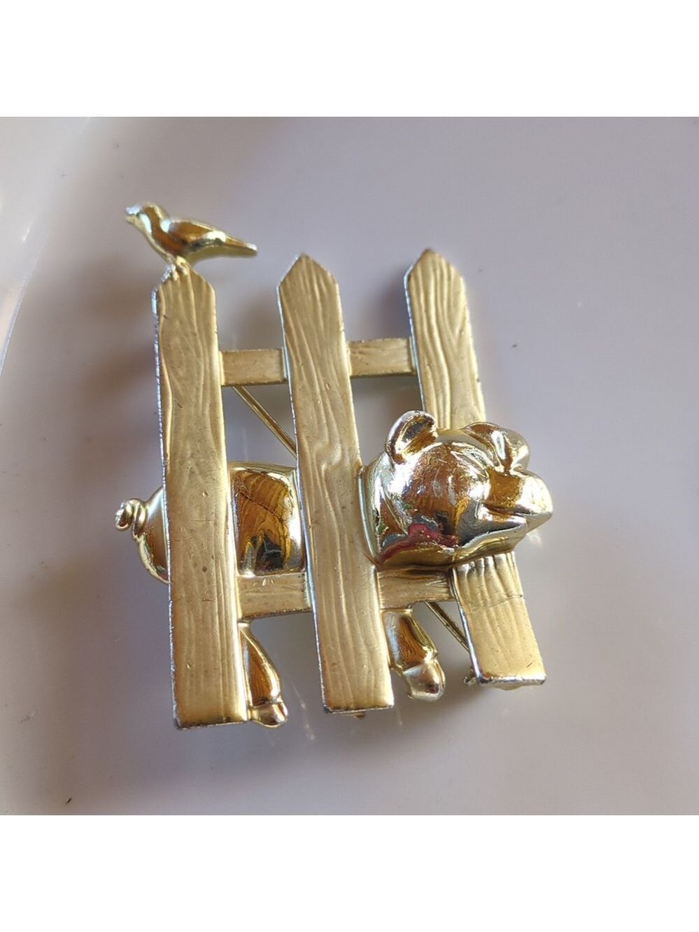 Brooche/pin gold tone pig, signed ACJ